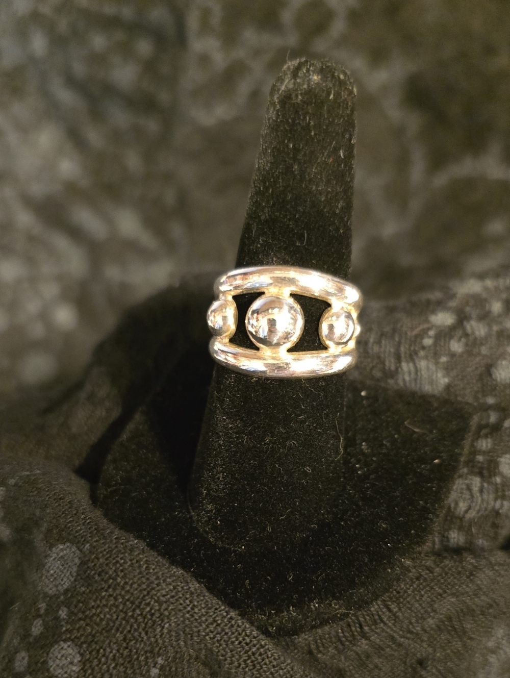 Sterling Silver Open Band Ring with Bead Design - Size 8